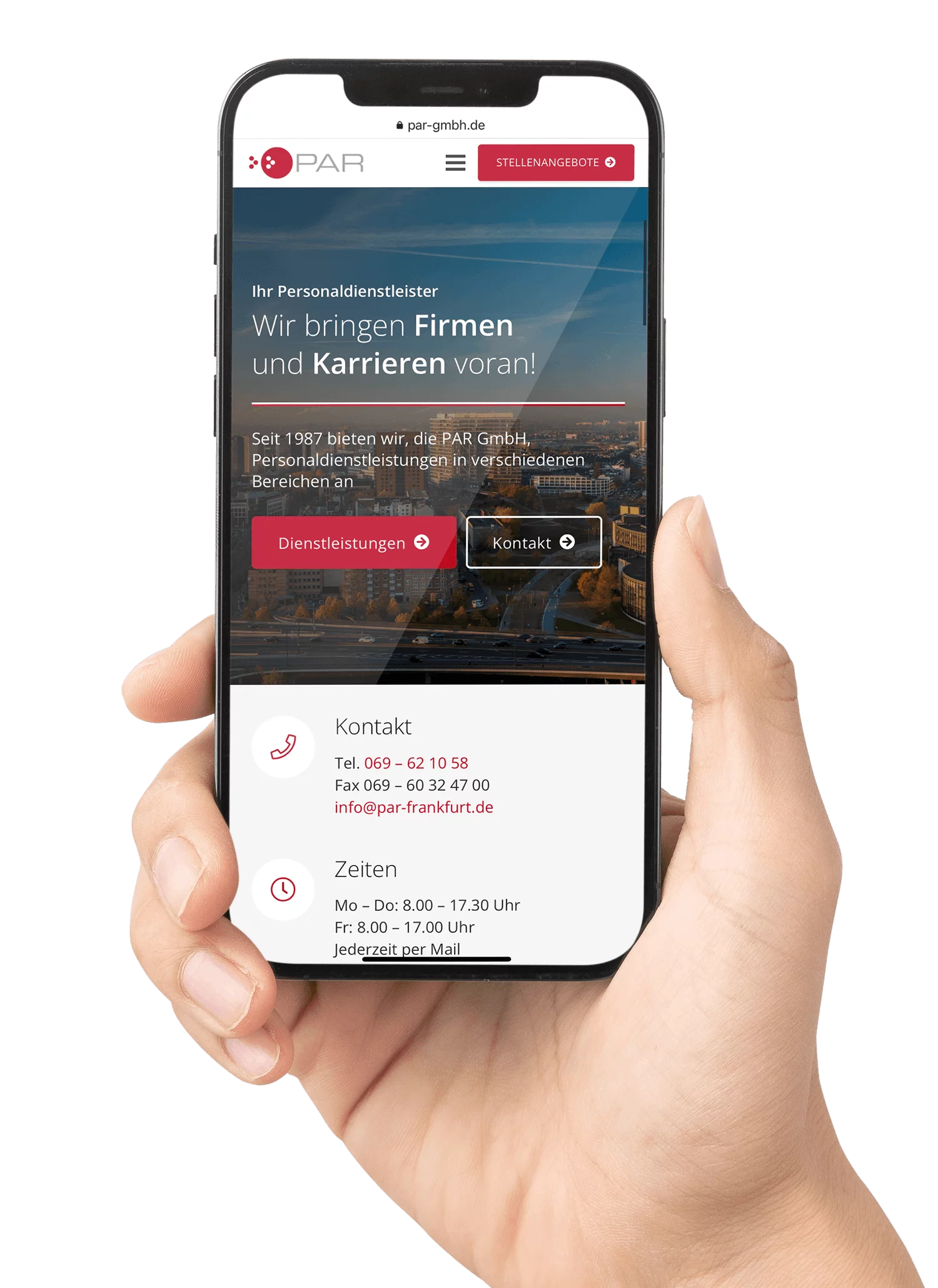 Eine Hand hält ein Smartphone mit einer verkaufsstarken Responsive-Website – perfektes Webdesign Aschaffenburg für mobile Endgeräte.